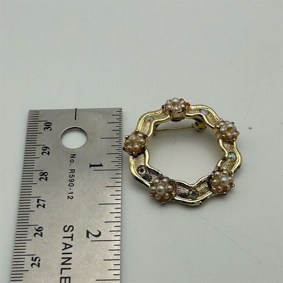Vintage Small Gold Tone Brooch Faux Pearls Rhinestones Circular Wreath Pin - Picture 5 of 6